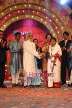 Lata Mangeshkar at Mi Marathi Awards in Andheri Sports Complex on 29th Jan 2011 (2).JPG