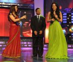 Preity Zinta and Mr. Ambrish Jain Director Operations Idea presenting Sonakshi Sinha .jpg