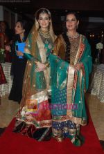 Dia Mirza, Shabana Azmi at Ritu Kumar show in Taj Land_s End on 30th Jan 2011 (9).JPG