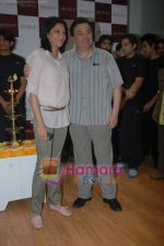 Priya Dutt, Rishi Kapoor at Rahul Rawail_s Stella Adler acting studio opening in Santacruz on 30th Jan 2011 (4).JPG
