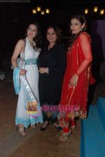 Amisha Patel, Kiran Bawa, Raveena Tandon at Banpreet Singh son_s wedding in ITC Grand Maratha on 31st Jan 2011 (3).JPG