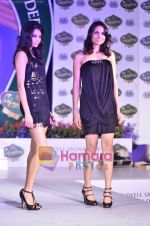 at Signature Derby press meet with fashion show by Ministry of Fashion  in Mahalaxmi Race Course on 3rd Feb 2011 (52).JPG