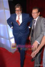 Amitabh Bachchan at Stardust Awards 2011 in Mumbai on 6th Feb 2011 (2)~1.JPG