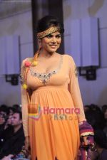 at Gitanjali Tour De India fashion  show in Trident, Mumbai on 6th Feb 2011 (233).JPG