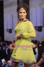 at Gitanjali Tour De India fashion  show in Trident, Mumbai on 6th Feb 2011 (248).JPG
