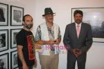 Kapil Dev at Art Htu Lens exhibition in Kalaghoda on 7th Feb 2011 (5).JPG