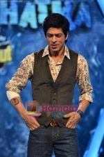 Shahrukh Khan on the sets of Imagine TV_s Zor Ka Jhatka in Yasraj Studios on 7th Feb 2011 (28).JPG