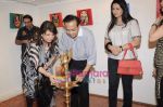 Poonam Dhillon at Asnas painitngs by Vijay Shelar in Juhu on 10th Feb 2011 (16).JPG