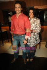 Tusshar Kapoor, Ekta Kapoor at Valentine event for singles in 21 farenheit on 14th Feb 2011 (4).JPG
