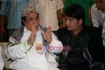 Kader Khan shoots with Ravi Kissan in Goregaon on 15th Feb 2011 (12).JPG