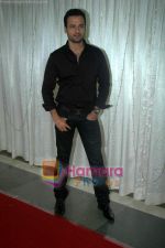 Rohit Roy at Black Comedy presented by Jet Airways in Rang Sharda on 15th Feb 2011 (84).JPG