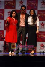 Hrithik Roshan, Farah Khan, Vaibhavi Merchant at the launch of Just Dance show in Filmistan on 17th Feb 2011 (11).JPG