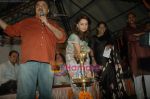 Madhuri Dixit at Juhu Hamara festival in Kaifi Azmi Park on 19th Feb 2011 (32).JPG