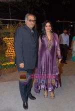 Sridevi, Boney Kapoor at Venugopal Dhoot_s daughter wedding in Turf Club on 19th Feeb 2011 (9).JPG