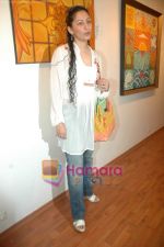 Manyata Dutt at Minissha Lamba_s mom art exhibition in Khar on 20th Feb 2011 (2).JPG