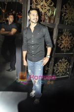 Dino Morea at the Launch of Suzanne Roshan_s The Charcoal Project in Andheri, Mumbai on 27th Feb 2011 (2).JPG