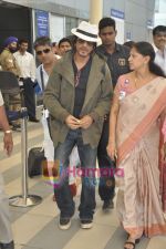 Shahrukh Khan snapped in his Johny depp look in  Domestic Airport, Mumbai on 28th Feb 2011 (3).JPG