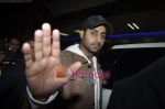 Abhishek Bachchan return from Oscar Awards in International Airport on 1st March 2011.JPG