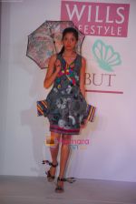 at Wills Lifestyle presented 5th edition of The Debut in Mumbai on 1st March 2011 (3).jpg