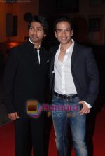 Tusshar Kapoor, Nikhil dwivedi at Nikhil Dwivedi_s wedding reception in Andheri on 7th March 2011 (2)~1.JPG