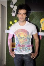 Punit Malhotra at the launch of Tommy Hilfiger footwear in Mumbai on 9th March 2011 (64).JPG