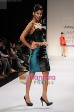 at Chaiyanya Rao_s show at Lakme Fashion Week 2011 Day 1 in Grand Hyatt, Mumbai on 10th March 2011 (15).JPG