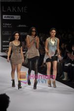 at Gen Next show at Lakme Fashion Week 2011 Day 1 in Grand Hyatt, Mumbai on 10th March 2011 (21).JPG