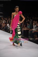 Model walk the ramp for Masaba show at Lakme Fashion Week 2011 Day 2 in Grand Hyatt, Mumbai on 12th March 2011 (31).JPG