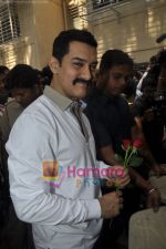 Aamir Khan celebrates 46th birthday with Media in Bandra, Mumbai on 14th March 2011 (14).JPG