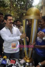 Aamir Khan celebrates 46th birthday with Media in Bandra, Mumbai on 14th March 2011 (8).JPG