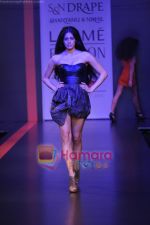 Model walk the ramp for Shantanu & Nikhil show at Lakme Fashion Week 2011 Day 3 in Grand Hyatt, Mumbai on 13th March 2011 (25).JPG