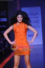 Model walk the ramp for Shantanu & Nikhil show at Lakme Fashion Week 2011 Day 3 in Grand Hyatt, Mumbai on 13th March 2011 (27).JPG