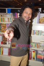 Kailash Kher at the launch of album Malini Awasthi in Reliance Trends, Bandra on 14th March 2011 (2).JPG