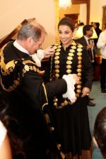 Vidya Balan honoured by the Mayor of Melbourne on 14th March 2011 (7).jpeg