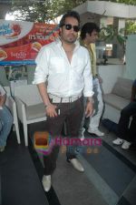 Mika Singh play holi in Andheri on 15th March 2011 (3).JPG