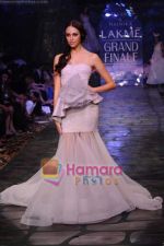 Model walk the ramp for Gauri Nainika show at Lakme Fashion Week 2011 Day 5 in Grand Hyatt, Mumbai on 15th March 2011 (49).JPG