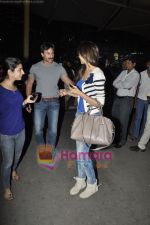 Saif Ali Khan, Deepika Padukone return from Aarakshan shoot wrap-up in Bhopal at Mumbai Airport on 16th March 2011 (4).JPG