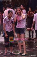 at Usha Aggarwal_s holi bash in Mukesh Mills on 20th March 2011 (113).JPG