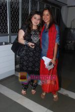 Delnaz Paul, Rupali Ganguly at Paritosh Painter_s play I am the Best premiere in Rangsharda on 22nd March 2011 (2).JPG