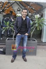 Tusshar Kapoor unveil Shor in the City first look in  Le Soliel, Juhu, Mumbai on 23rd March 2011 (3).JPG