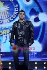 Salman Khan on the sets of Guinness World Records in R K Studios on 26th March 2011 (3).JPG