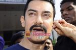 Aamir Khan leave for Mohali for cricket match on 30th March 2011 (5).JPG