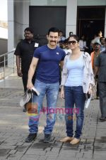 Aamir Khan, Kiran Rao leave for Mohali for cricket match on 30th March 2011 (5).JPG