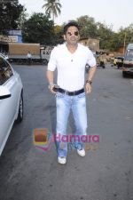 Sunil Shetty leave for Mohali for cricket match on 30th March 2011 (5).JPG