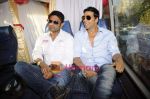 Akshay Kumar and Sunil Shetty promote Thank You outside SRK_s house Mannat on 31st March 2011 (23).JPG