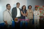 Vishal Bharadwaj, Amole Gupte at the launch of Amole Gupte_s Stanley ka Dabba in Menboob,  Mumbai on 6th April 2011 (12).JPG