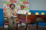 Vishal Bharadwaj, Amole Gupte at the launch of Amole Gupte_s Stanley ka Dabba in Menboob,  Mumbai on 6th April 2011 (20).JPG