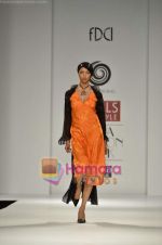 Model walks the ramp for Sonam Dubal show on Wills Lifestyle India Fashion Week 2011 - Day 3 in Delhi on 8th April 2011 (24).JPG