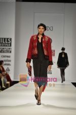 Model walks the ramp for Sonam Dubal show on Wills Lifestyle India Fashion Week 2011 - Day 3 in Delhi on 8th April 2011 (30).JPG