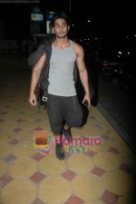 Pratiek babbar snapped getting out of Golds Gym in Bandra, Mumbai on 8th April 2011 (5).JPG